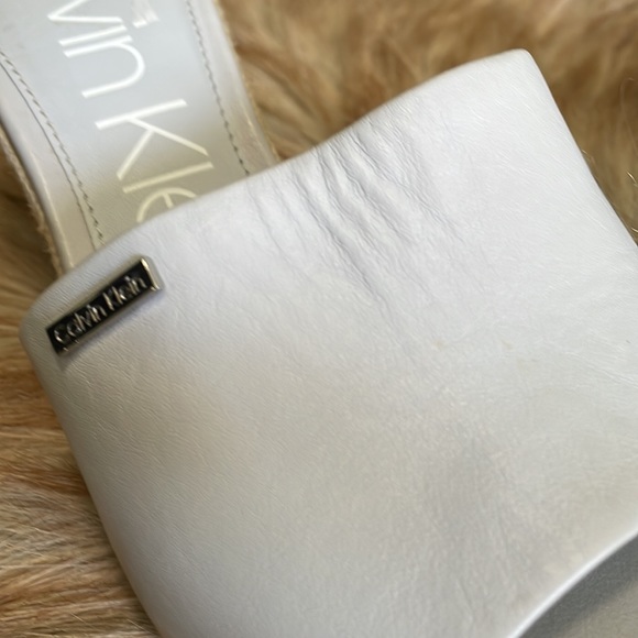 Calvin Klien dandles. - Picture 3 of 9